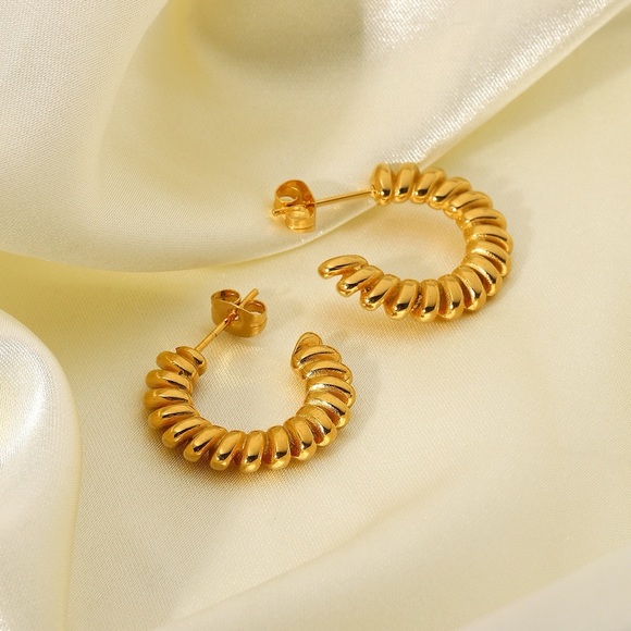 NEW: 24K Gold Hoop Earrings*Twist Hoops*Tarnish Free* - Picture 4 of 5
